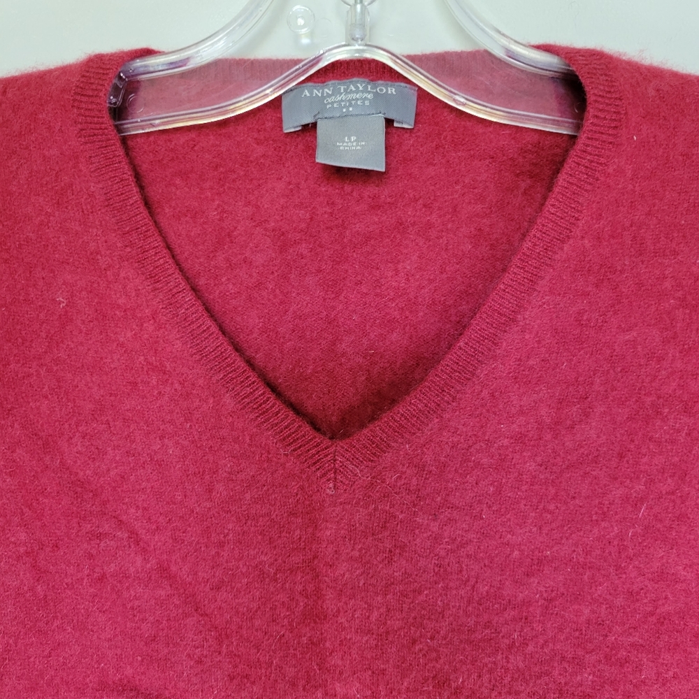 Cashmere V-neck Sweater Ann Taylor Petites size LP